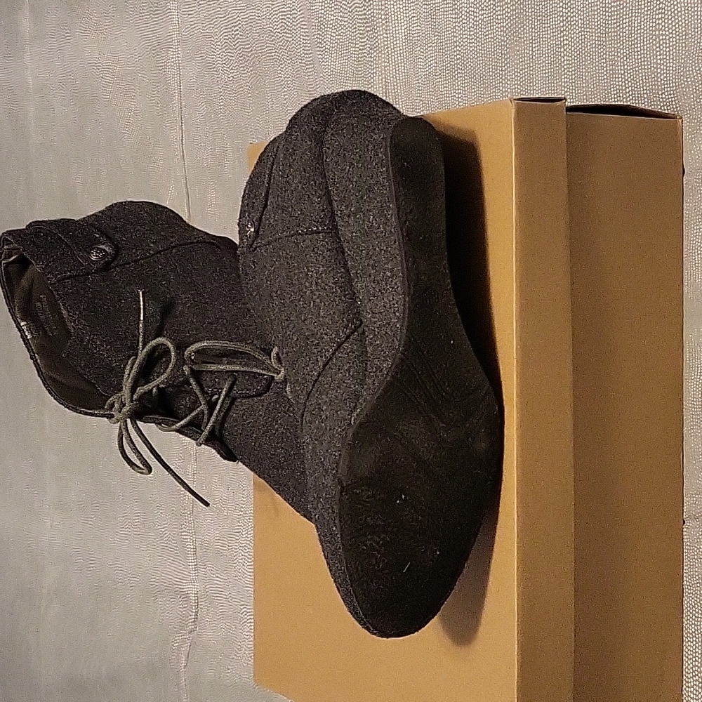 Shoe's - Picture 3 of 4